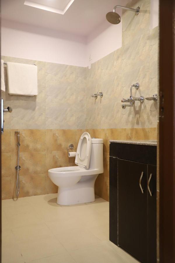 Hotel Pipal Tree Катманду Екстер'єр фото