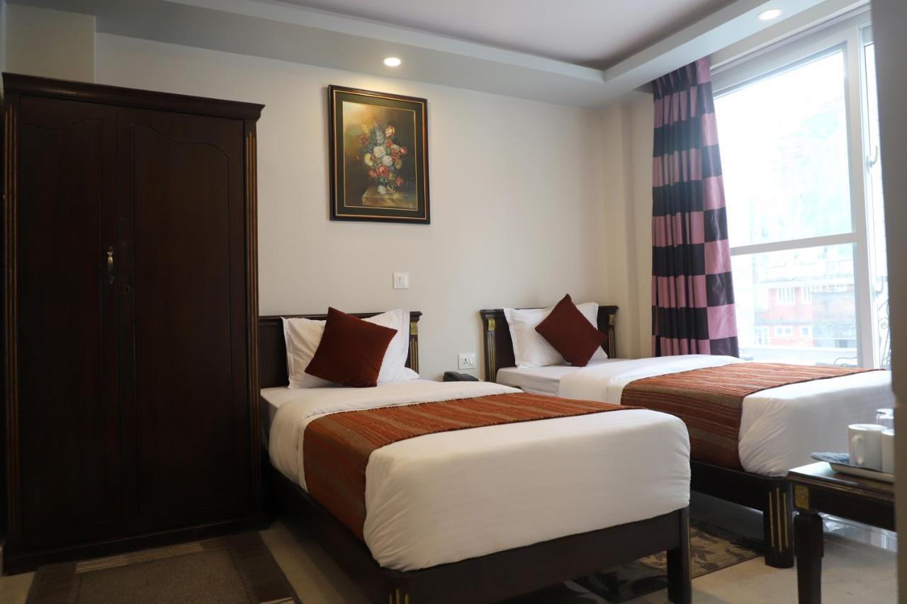 Hotel Pipal Tree Катманду Екстер'єр фото