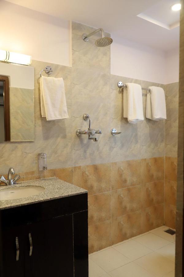 Hotel Pipal Tree Катманду Екстер'єр фото