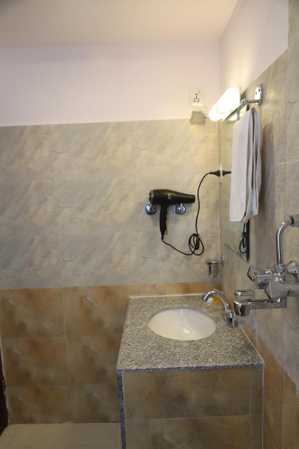 Hotel Pipal Tree Катманду Екстер'єр фото