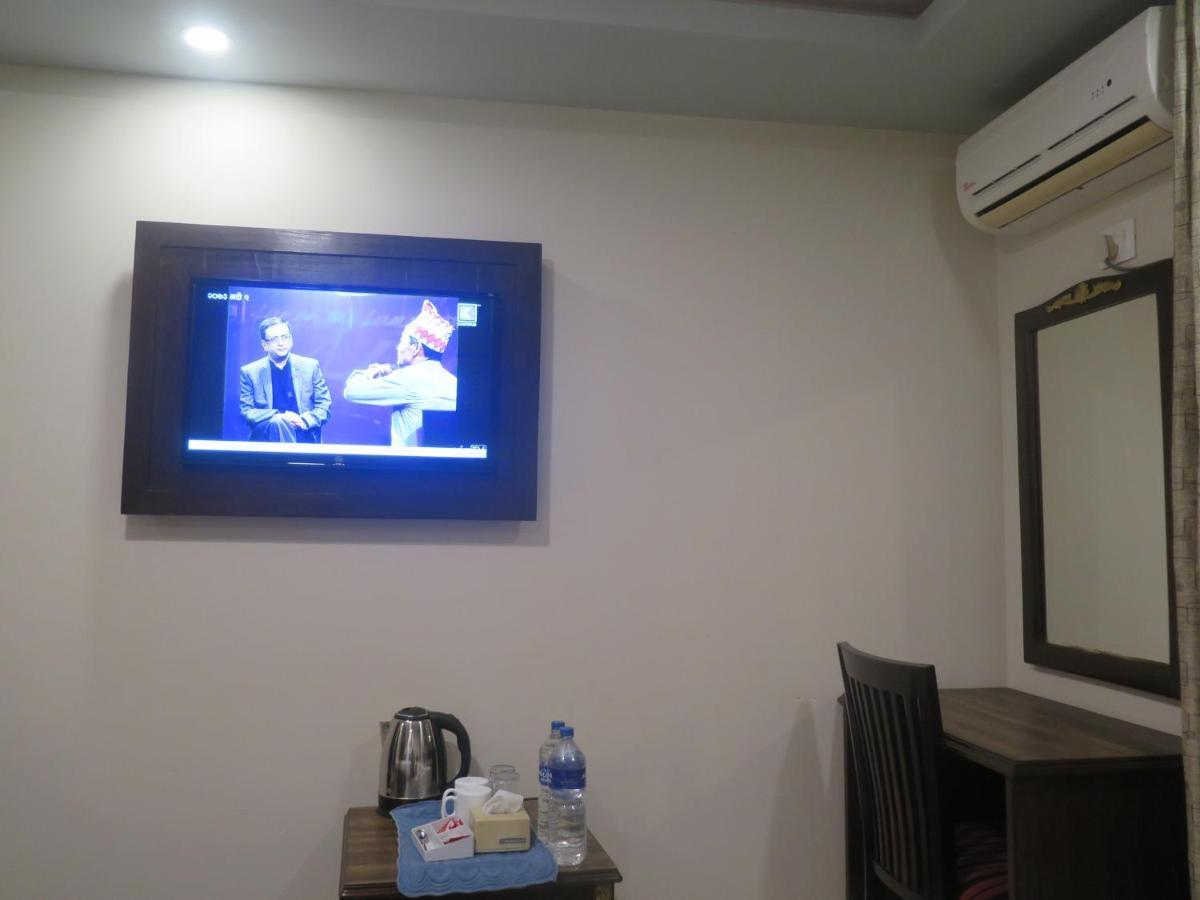 Hotel Pipal Tree Катманду Екстер'єр фото
