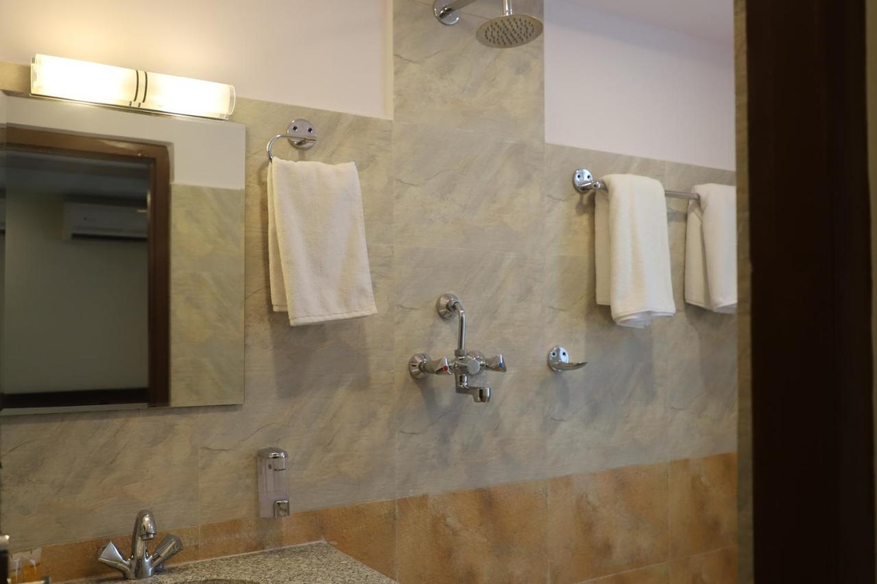 Hotel Pipal Tree Катманду Екстер'єр фото
