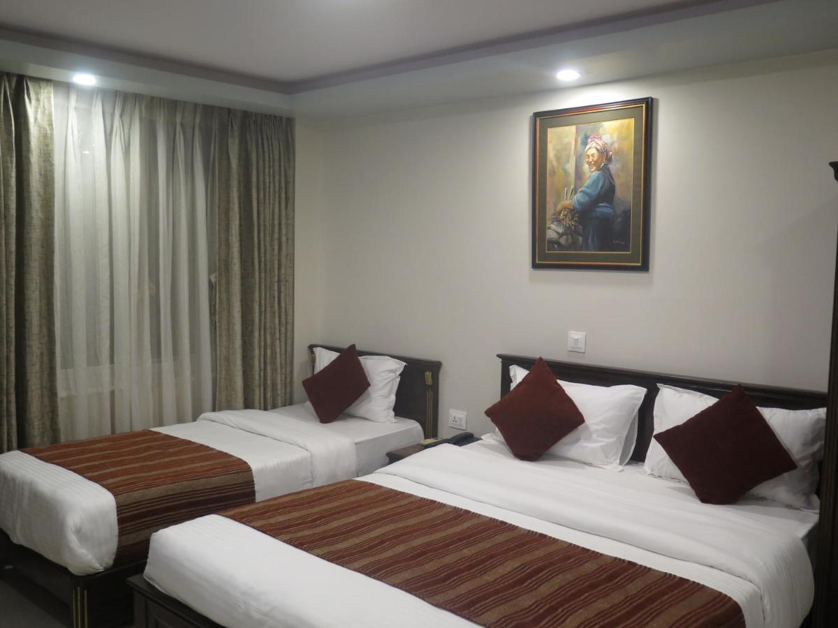 Hotel Pipal Tree Катманду Екстер'єр фото