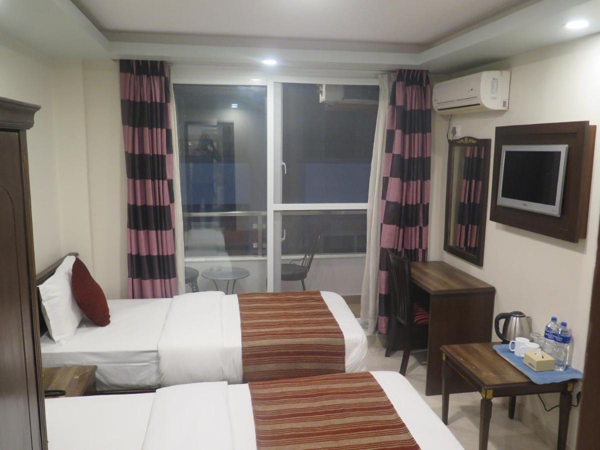Hotel Pipal Tree Катманду Екстер'єр фото